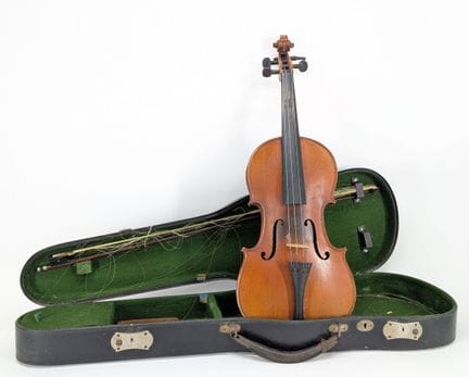 GEIGE Mirecourt 4/4 
Etikett „Antonio Stradivarius