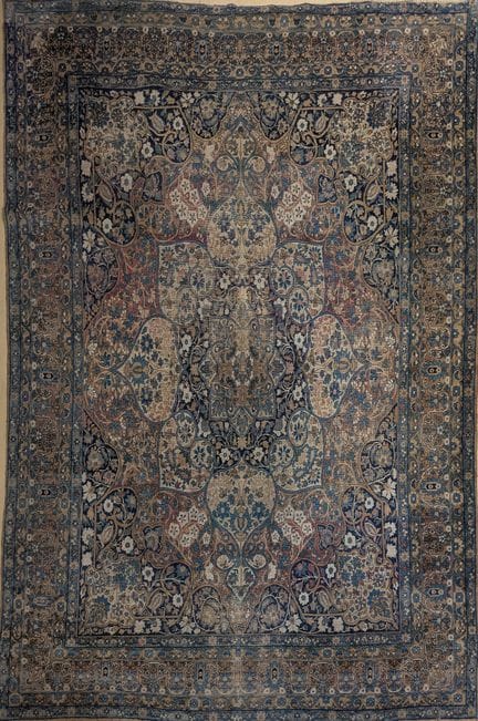 ORIENTALISCHER TEPPICH MIT BLUMENMOTIVEN

Handgekn