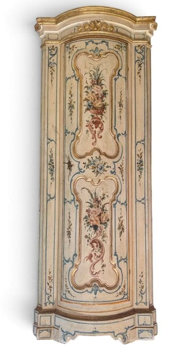 Eckschrank im Rocaille-Stil
Polychromes Holz, gesc