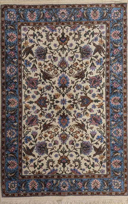 ORIENTALISCHE TEPPICHE MIT BLUMEN- UND TIERMOTIVEN