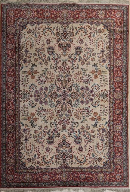 ORIENTALISCHER TEPPICH MIT BLUMENMOTIVEN
Teppich m