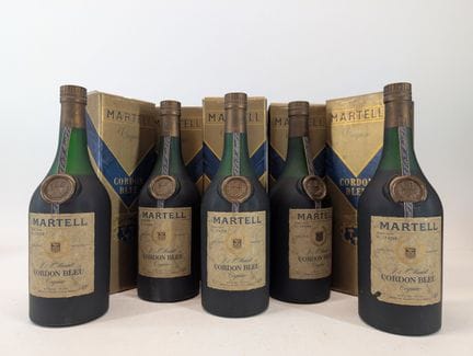 5 bouteilles Martell, Cordon Bleu, Cognac, dans le