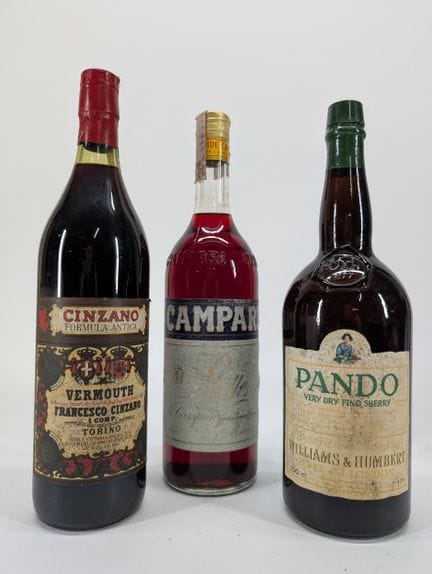 3 bouteilles : 
- 1 bouteille de Campari
- 1 boute