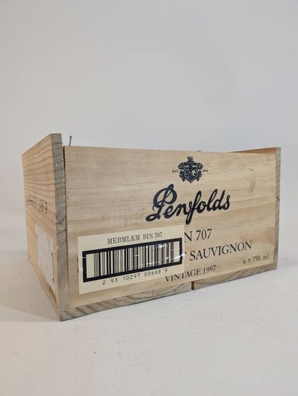 PENFOLDS BIN 707
Une caisse en bois vide, pouvant 