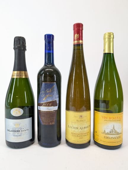 4 bouteilles :
- 1 bouteille d'Edelzwicker, cave v