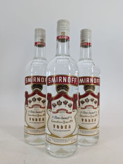 3 bouteilles Pierre Smirnoff, Vodka Russe