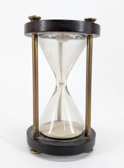 Antike Sanduhr – 15 Minuten
Dunkel gebeiztes Mahag