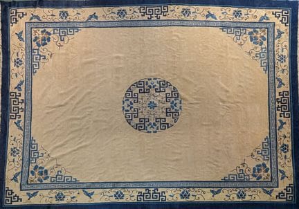 CHINA, 20. Jahrhundert 
Großer, handgeknüpfter Tep