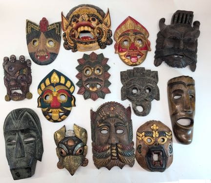 MODERNE AFRIKANISCHE UND INDONESISCHE KUNST
Sammlu