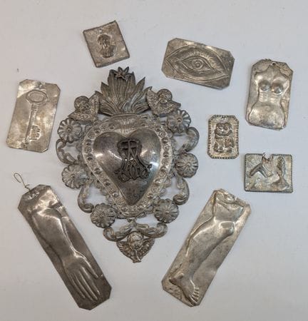 EX-VOTO
Sammlung von etwa 9 Ex-Voto-Objekten aus g