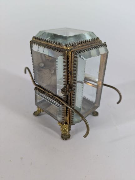 UHRENHALTER im Napoleon-III.-Stil 
In Form einer S