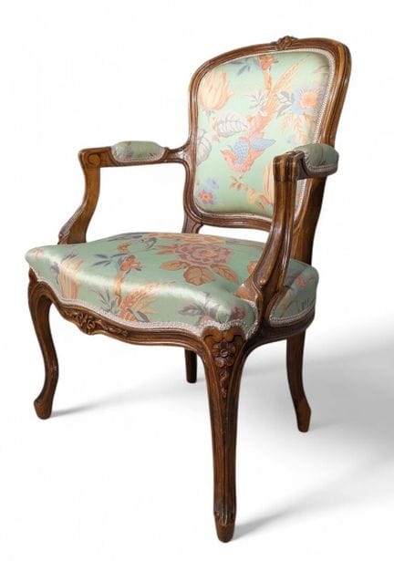 Cabriolet-Sessel im Stil Ludwigs XV. 
Gestell aus 