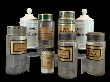 Sammlung von APOTHEKERGLÄSERN
Steingut oder Klargl