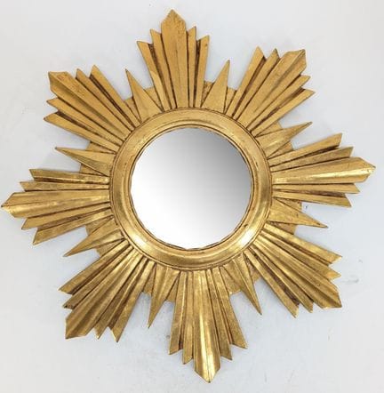 Spiegel „Sonne“ 
Kunstharz mit goldfarbener Patina