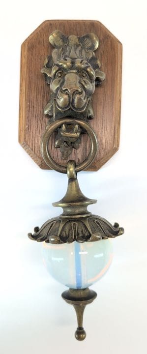 Türklopfer aus Bronze mit goldfarbener Patina, dar