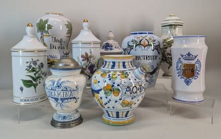 Sammlung von APOTHEKERGLÄSERN
Steingut oder Porzel