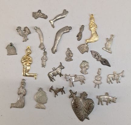 EX-VOTO
Sammlung von etwa 24 Ex-Voto aus getrieben