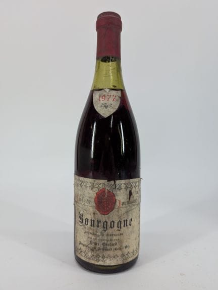 1瓶亨利·古塔尔（Henri Goutard）勃艮第葡萄酒，1977年份，酒标破损，酒液余量较少