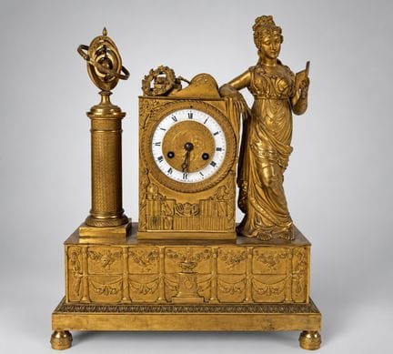 «Precioso reloj de bronce dorado al mercurio, con 