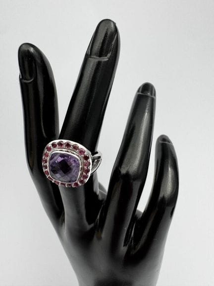 Anillo de plata 925 con una amatista de 4,2 ct eng