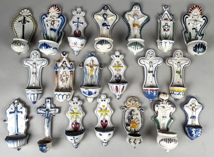 Colección de 21 pila de agua bendita: Roanne, de f