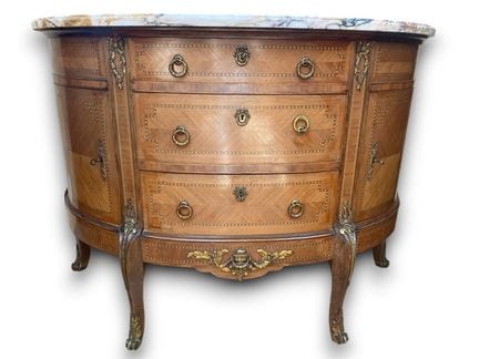 Cómoda de media luna en chapa de madera y marquete