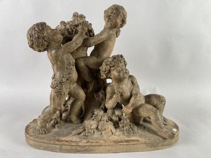 Grupo escultórico de terracota patinada que repres