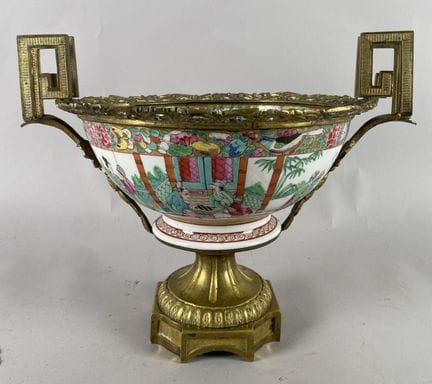 Copa de porcelana de Cantón con montura de bronce 
