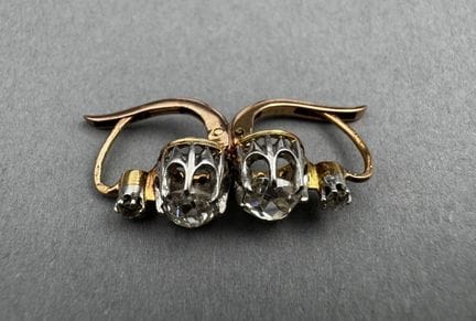 Par de pendientes tipo «dormeuse» de oro y diamant