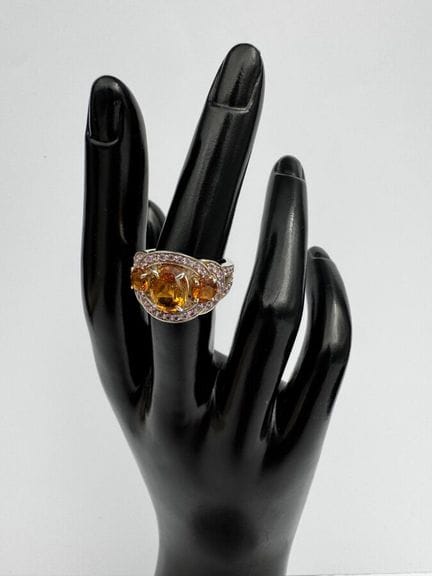Anillo de plata de ley 925 adornado con tres citri