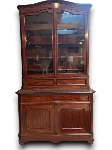 Zweiteilige Vitrine aus Mahagoni, die sich durch z