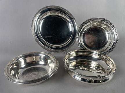 3 platos de plata «Minerva» y 1 sello con forma de