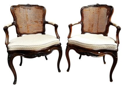 Par de sillones de Lyon, con respaldo de mimbre, e