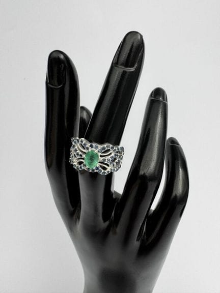 Anillo de plata 925 con esmeralda y arabesco engas