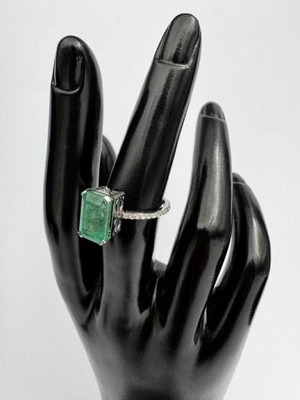 Anillo con certificado IGTL68706, esmeralda de 3,9