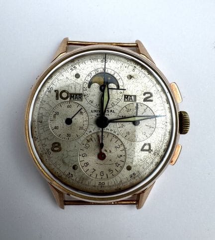Reloj de hombre Universal Genève Tri-Compax
Caja d