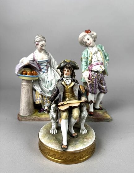 MEISSEN 
pareja de figuras de porcelana, marca en 