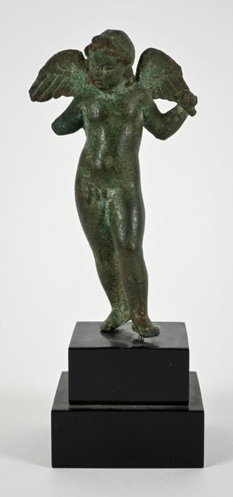 Statuetta raffigurante il dio Eros in età giovanil