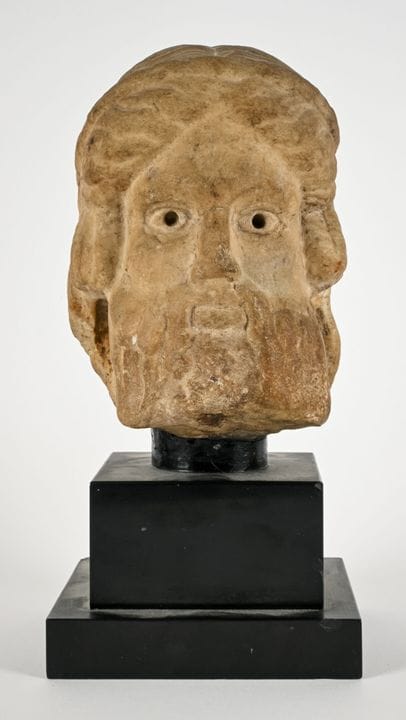 Punta di colonna ermaica raffigurante una maschera
