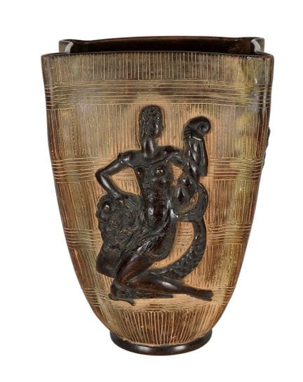 Ceramic vase with incised lines and classical deco