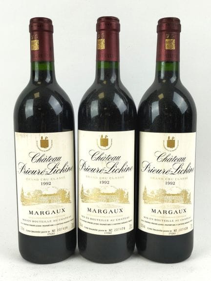 BORDEAUX : 
Environ une centaine de bouteilles de 