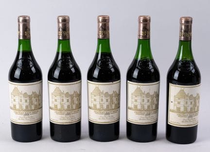 波尔多红葡萄酒，格拉夫产区，奥布里昂酒庄，1982年，5瓶（3瓶高肩，2瓶低肩）