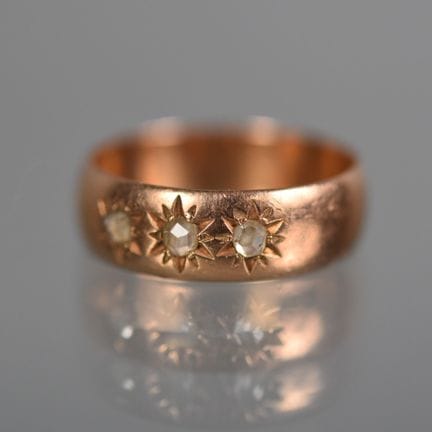 BAGUE en or rose sertie de trois petits diamants t