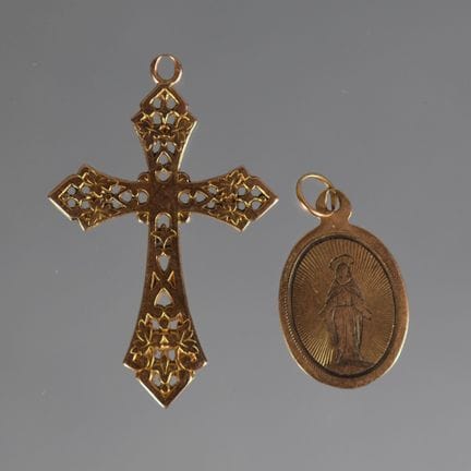 REUNION d'une CROIX et d'une MEDAILLE de baptême e