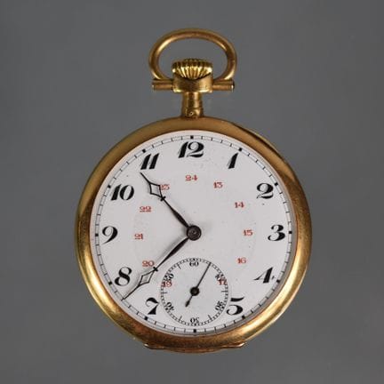 Taschenuhr mit Gehäuse und Staubschutz aus Gelbgol
