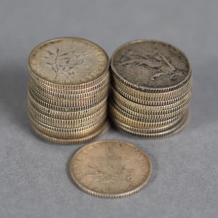 TRENTE PIECES de 1 Francs Semeuse en argent.
Poids