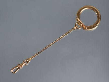 CHAINE-MOUSQUETON en or jaune.
Poinçon : Tête d'ai