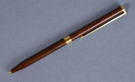S.T. DUPONT Paris
Kugelschreiber aus Porzellanlack