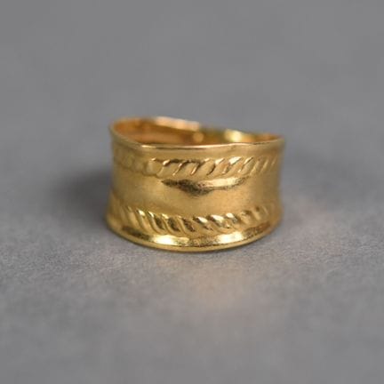 BAGUE bandeau en or.
Poinçon : Tête d'aigle (750 m