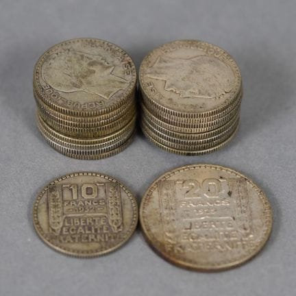 DIX-NEUF PIECES de 10 Francs Turin en argent et UN
